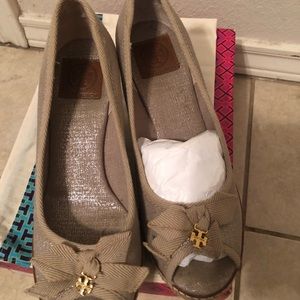 Tory Burch “Jackie 2 85MM Wedge”